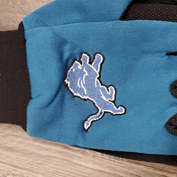 NFL Detriot Lions Utility Gloves - Picture 3 of 5